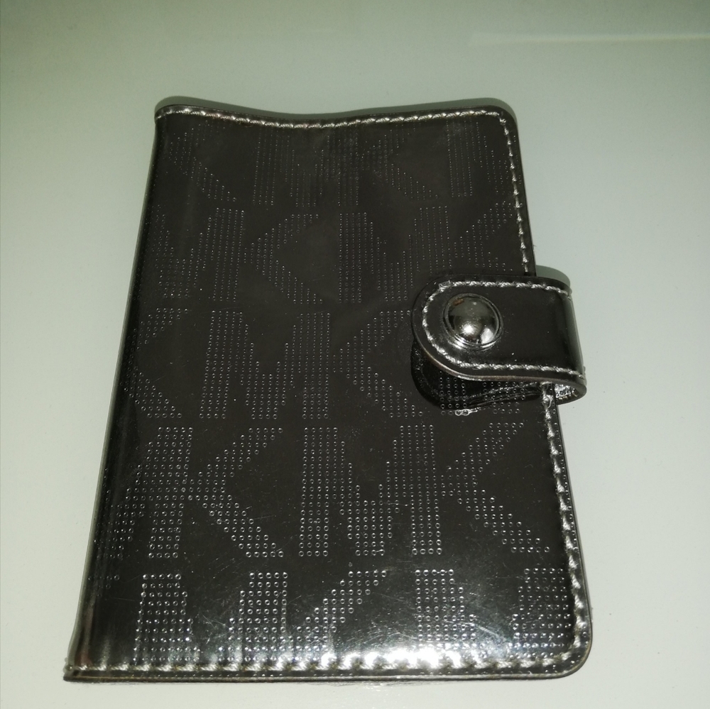 Michael kors passport cover